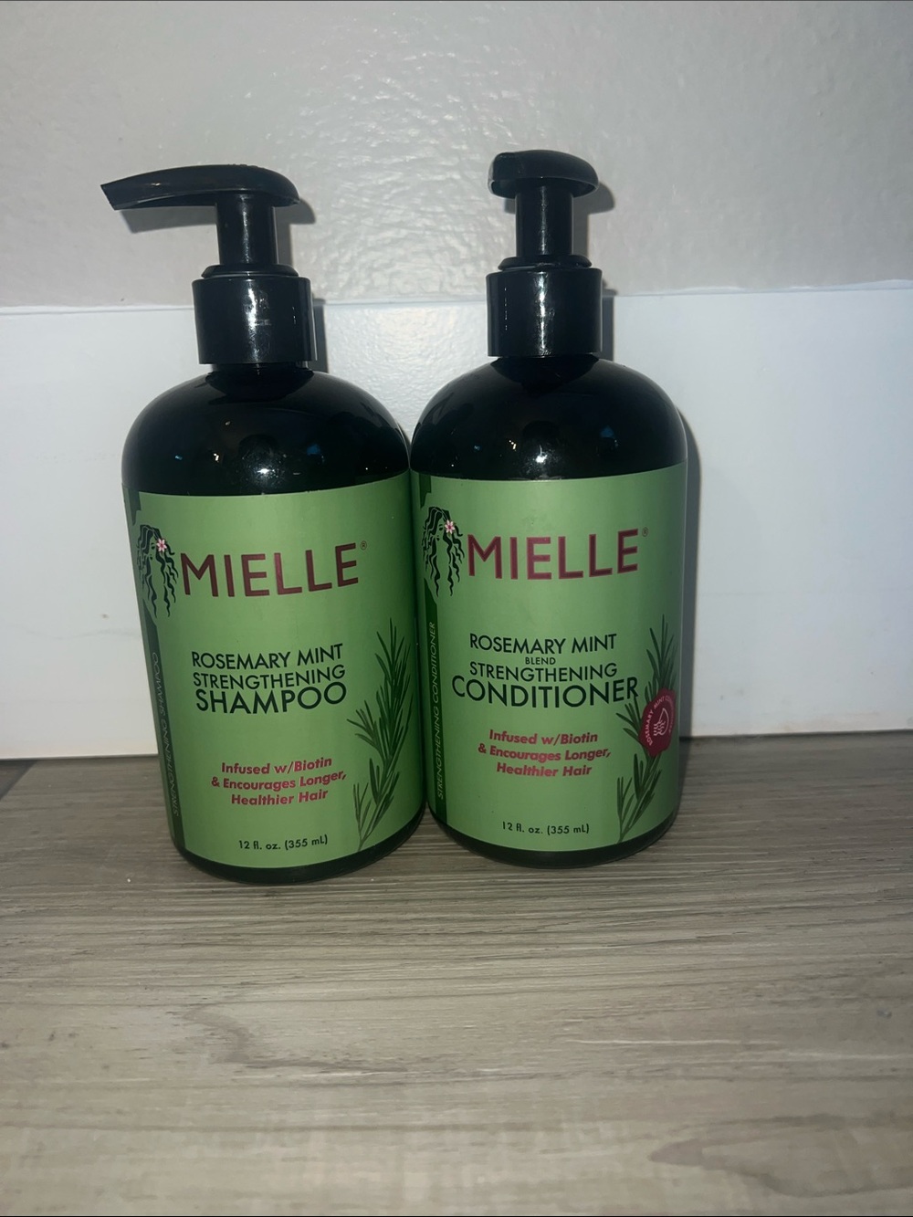 Mielle Rosemary Mint Strengthening Shampoo & Conditioner Duo - Green